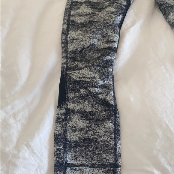 Lululemon - Picture 2 of 5